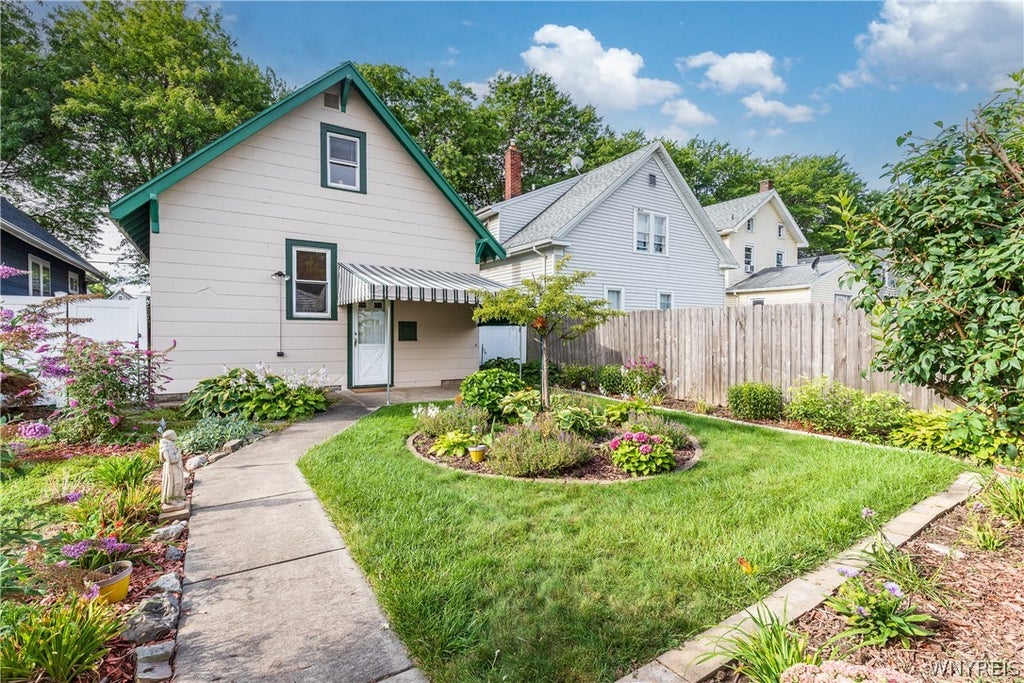 Photo of 2462 Willow Avenue, Niagara Falls, NY 14305 (MLS # B1710277)