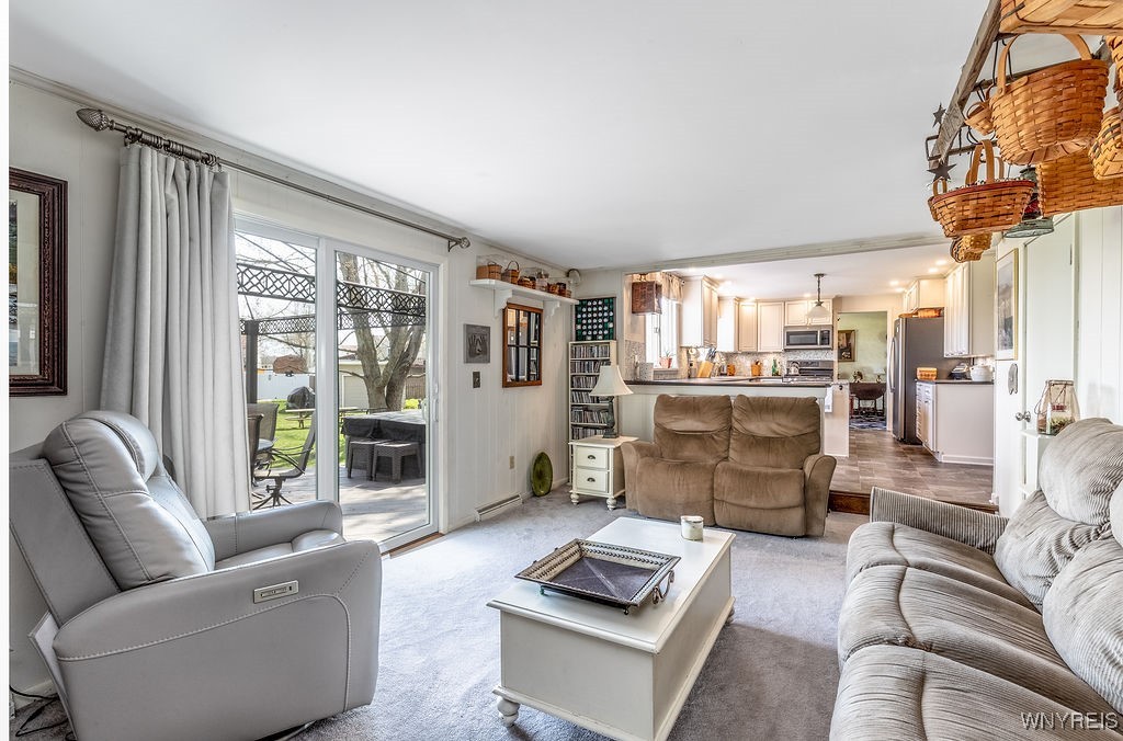 125 Laurie Lane, Grand Island, New York image 2
