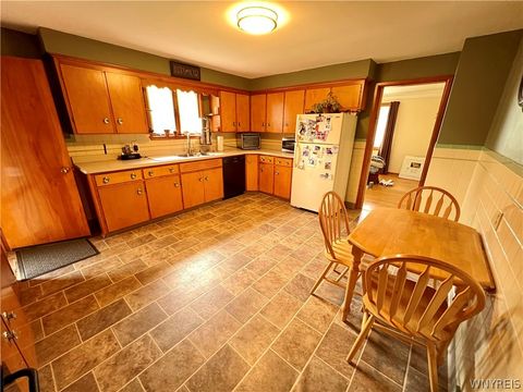 Tiny photo for 40 Hawro Place, Lancaster, NY 14043 (MLS # B1673851)