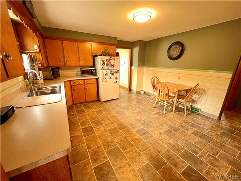 Tiny photo for 40 Hawro Place, Lancaster, NY 14043 (MLS # B1673851)