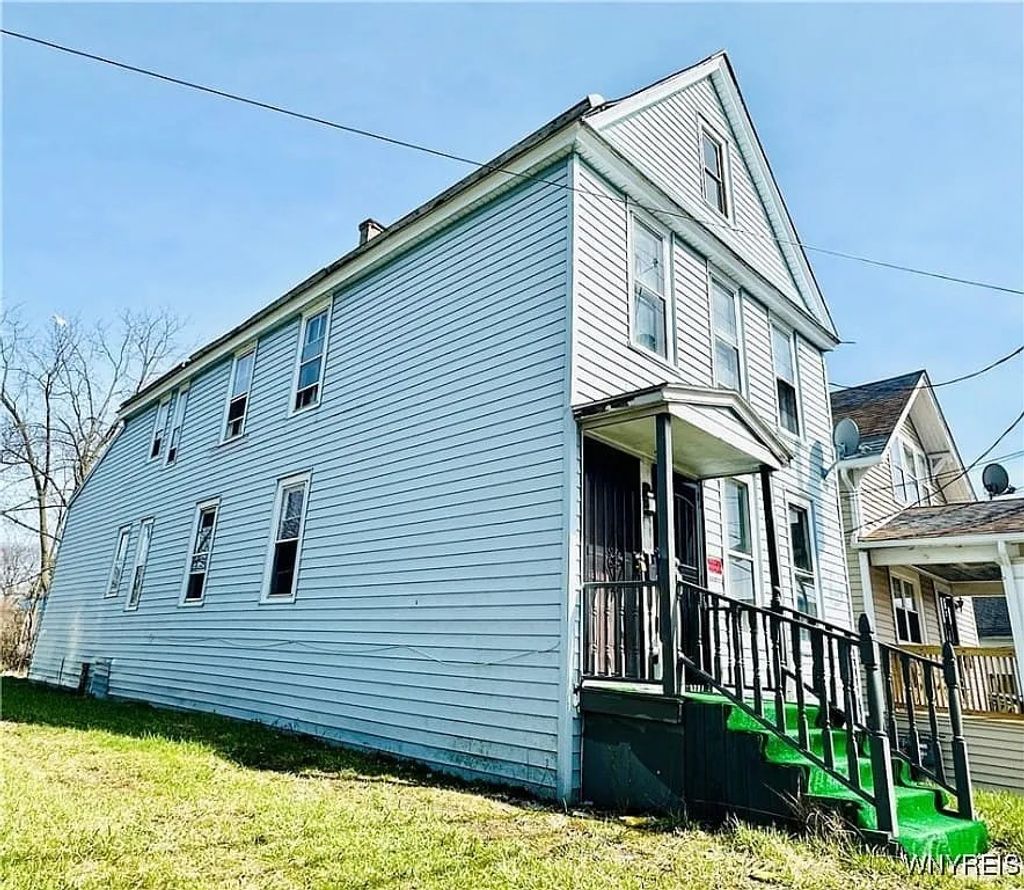 Photo of 31 Earl Place, Buffalo, NY 14211 (MLS # B1652737)