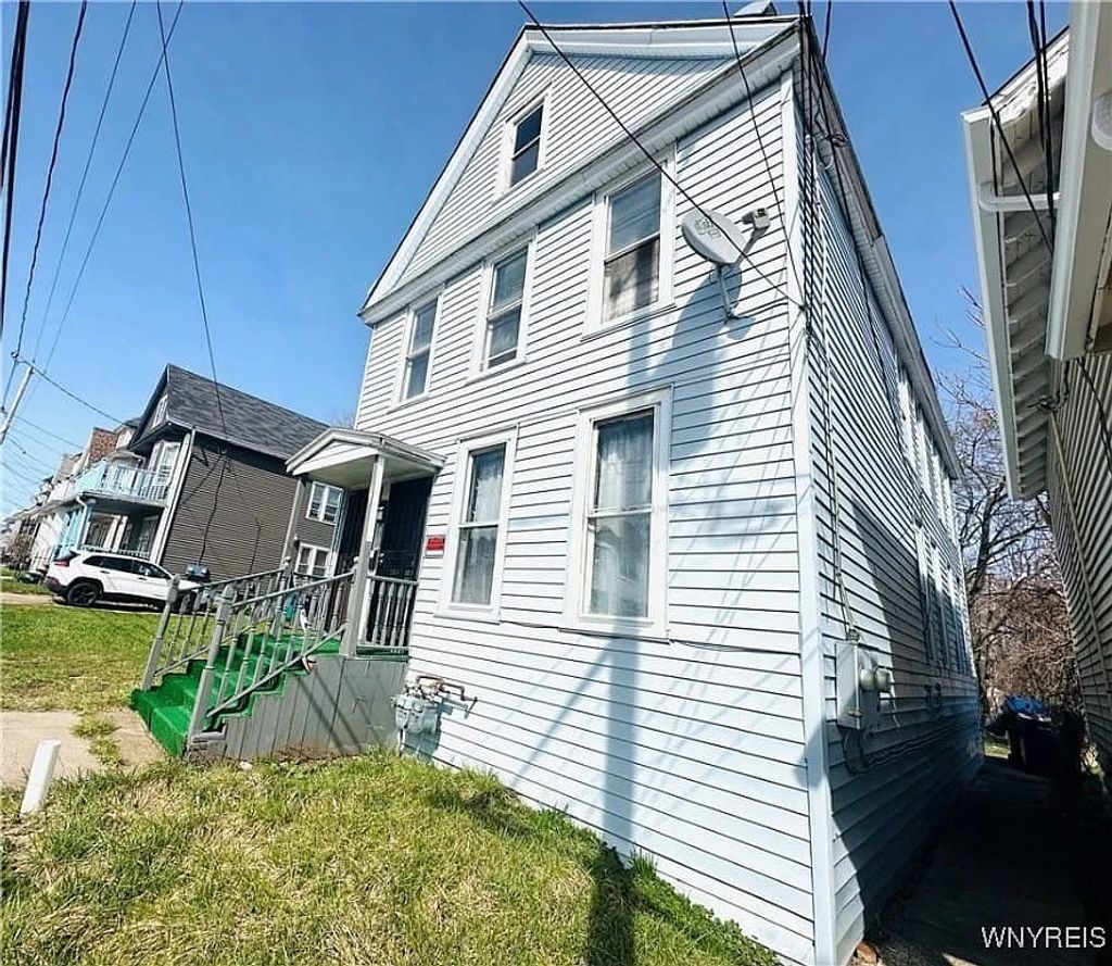 Photo of 31 Earl Place, Buffalo, NY 14211 (MLS # B1652737)