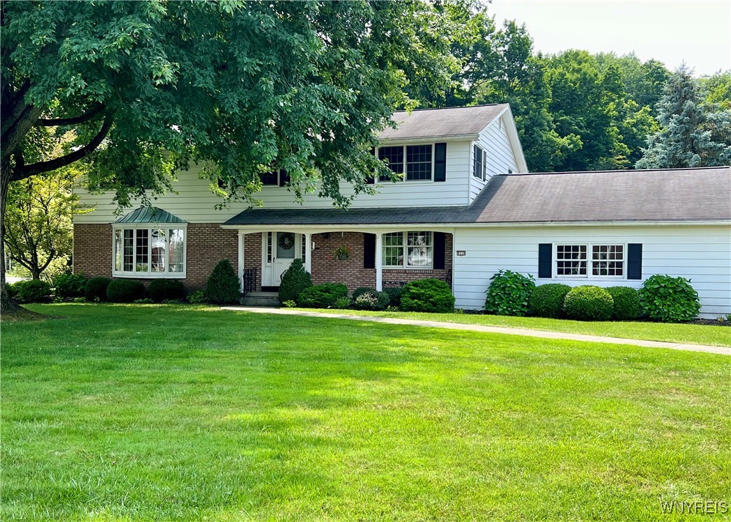 9119 Hillview Drive, Clarence, New York image 1