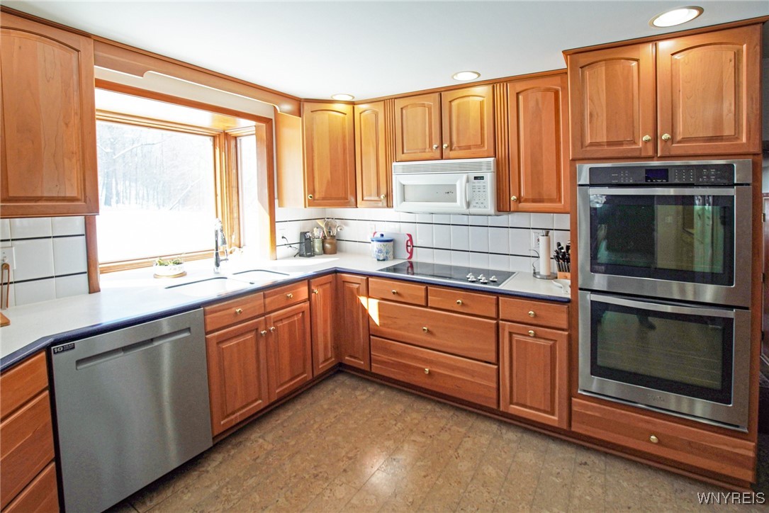 9119 Hillview Drive, Clarence, New York image 5
