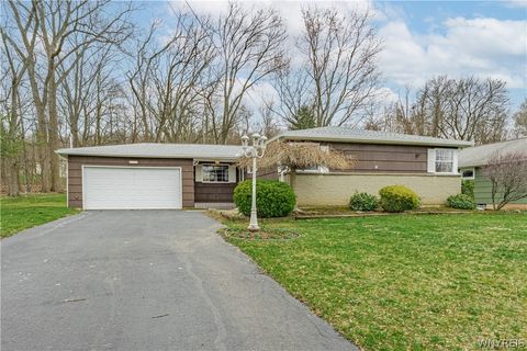 Homes For Sale - 972 Hillside Drive<br/> Niagara County, Lewiston, NY 14092