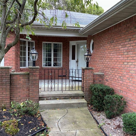Photo of 30 Hampton Hill Drive, Amherst, NY 14221 (MLS # B1717740)
