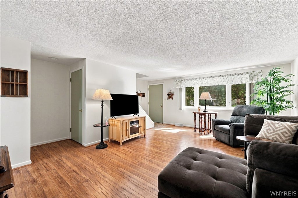 Photo of 25 Stoneledge Court, Amherst, NY 14221 (MLS # B1710204)