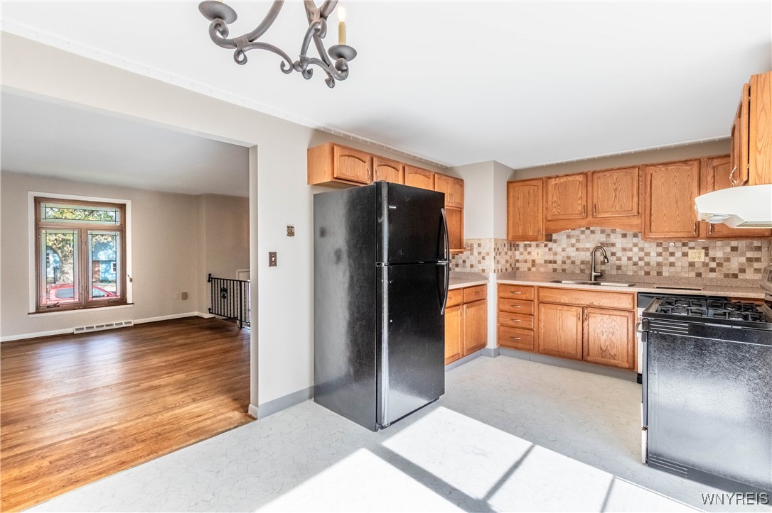 21 Francine Lane, Cheektowaga, New York image 9