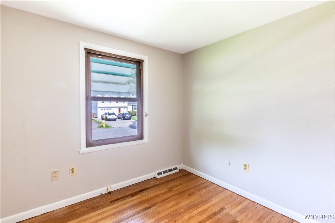 21 Francine Lane, Cheektowaga, New York image 16