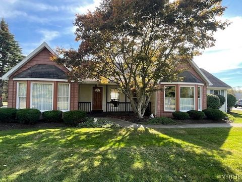 Photo of 3781 Tonawanda Creek Road, Amherst, NY 14051 (MLS # B1642259)