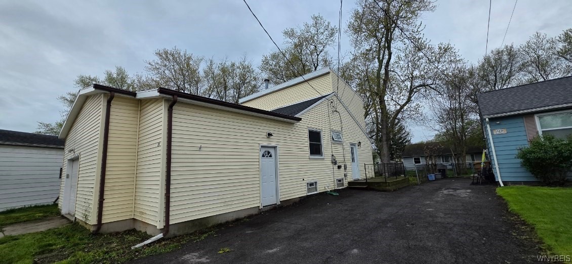 24 Starcrest Drive