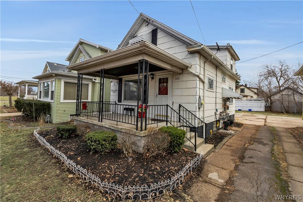 Photo of 633 33rd Street, Niagara Falls, NY 14301 (MLS # B1666542)