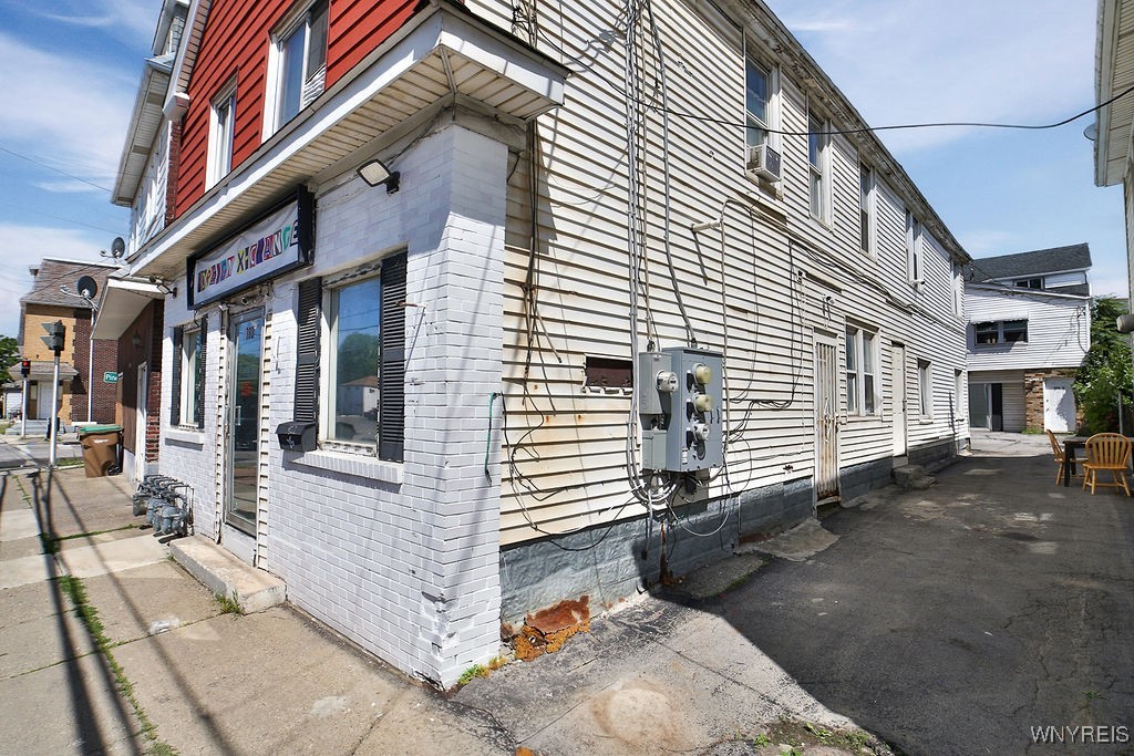 1080 Walden Avenue