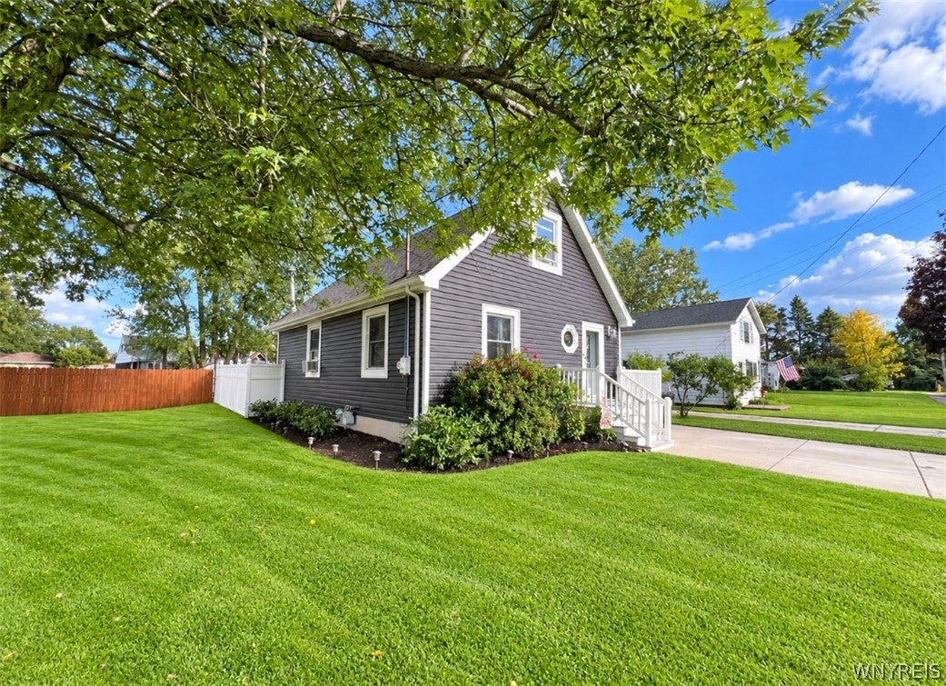 32 Iroquois Avenue