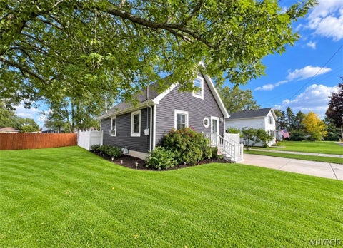 Tiny photo for 32 Iroquois Avenue, Lancaster, NY 14086 (MLS # B1714967)