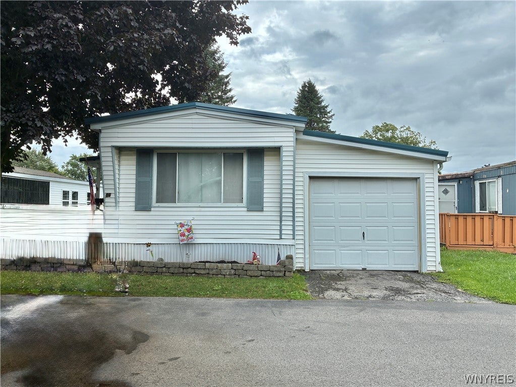 Photo of 6035 86 lot S Transit Road, Lockport Town, NY 14094 (MLS # B1712069)