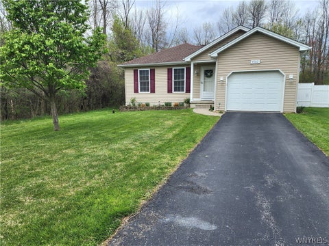 Homes For Sale - 4362 Abbott Parkway<br/> Hamburg, NY 14219
