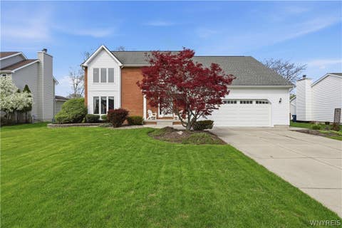 Homes For Sale - 32 White Tail Run Run<br/> Grand Island, NY 14072