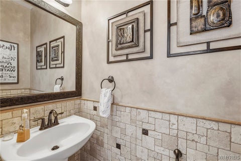 Tiny photo for 13 Greenside Drive, Grand Island, NY 14072 (MLS # B1701559)