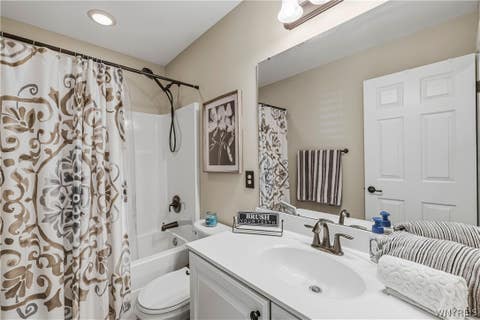 Tiny photo for 13 Greenside Drive, Grand Island, NY 14072 (MLS # B1701559)