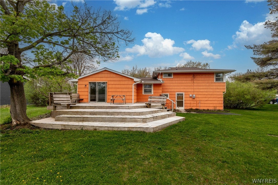300 Oakwood Drive - Photo 3