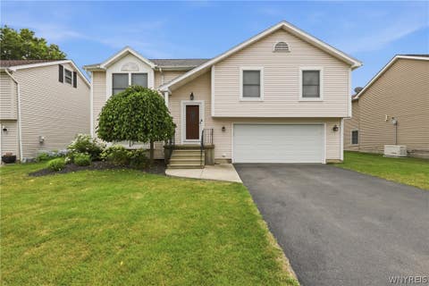 Photo of 76 Doehaven Circle, Lancaster, NY 14043 (MLS # B1700288)