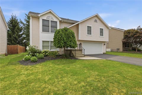 Tiny photo for 76 Doehaven Circle, Lancaster, NY 14043 (MLS # B1700288)