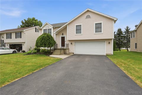 Tiny photo for 76 Doehaven Circle, Lancaster, NY 14043 (MLS # B1700288)