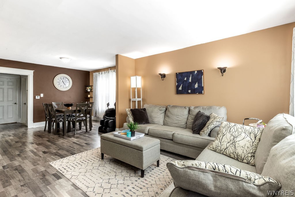 502 W Hazeltine Avenue