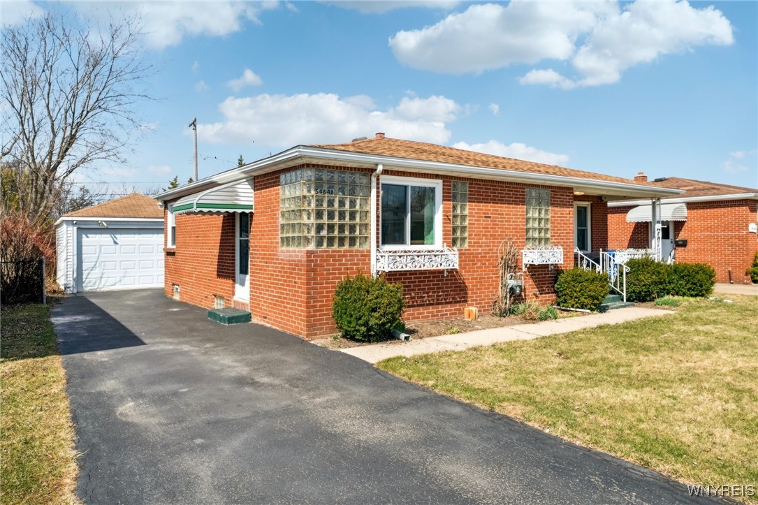 4848 Mount Vernon Boulevard, Hamburg, New York image 2
