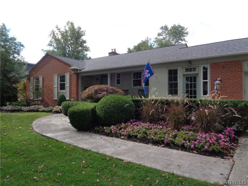 Photo of 44 Parkwood Drive, Amherst, NY 14226 (MLS # B1658481)