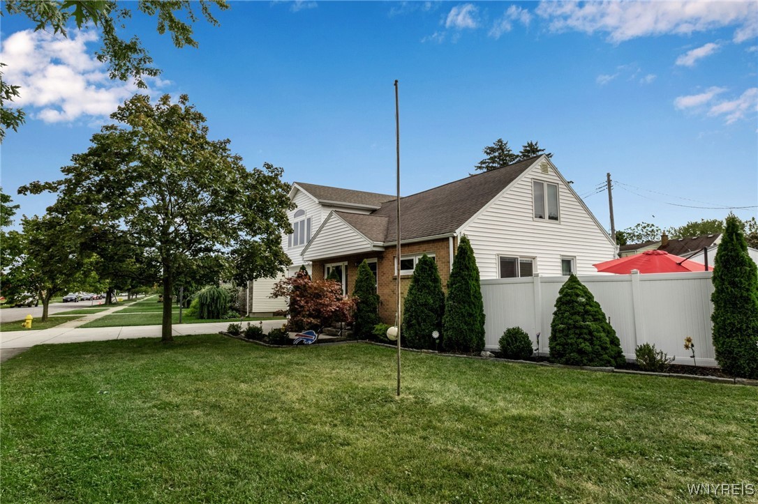 25 Seminole Parkway, Cheektowaga, New York image 2