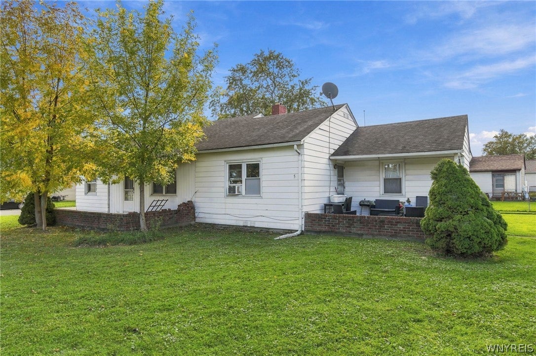 3 Redwood Drive