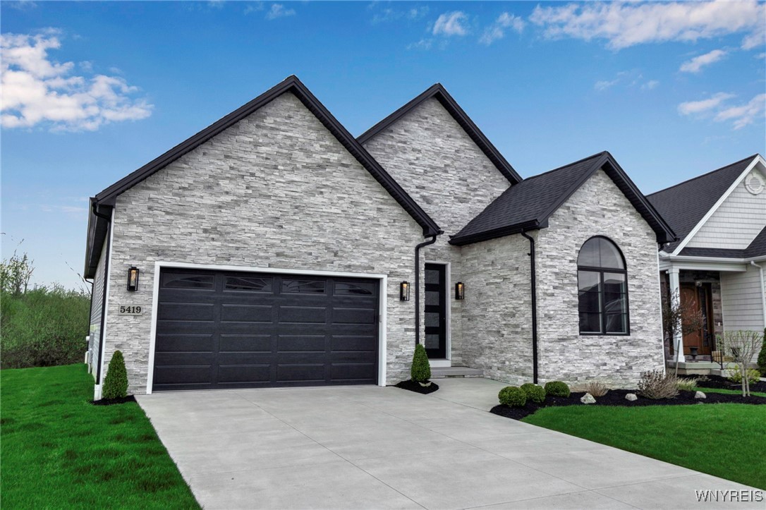5419 Alderbrook Lane, Clarence, New York image 3