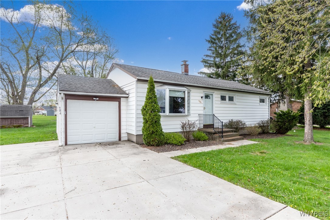 986 N Brookside Drive, Lewiston, New York image 1