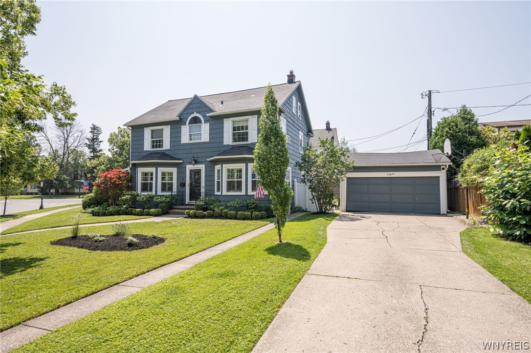 8 North Drive