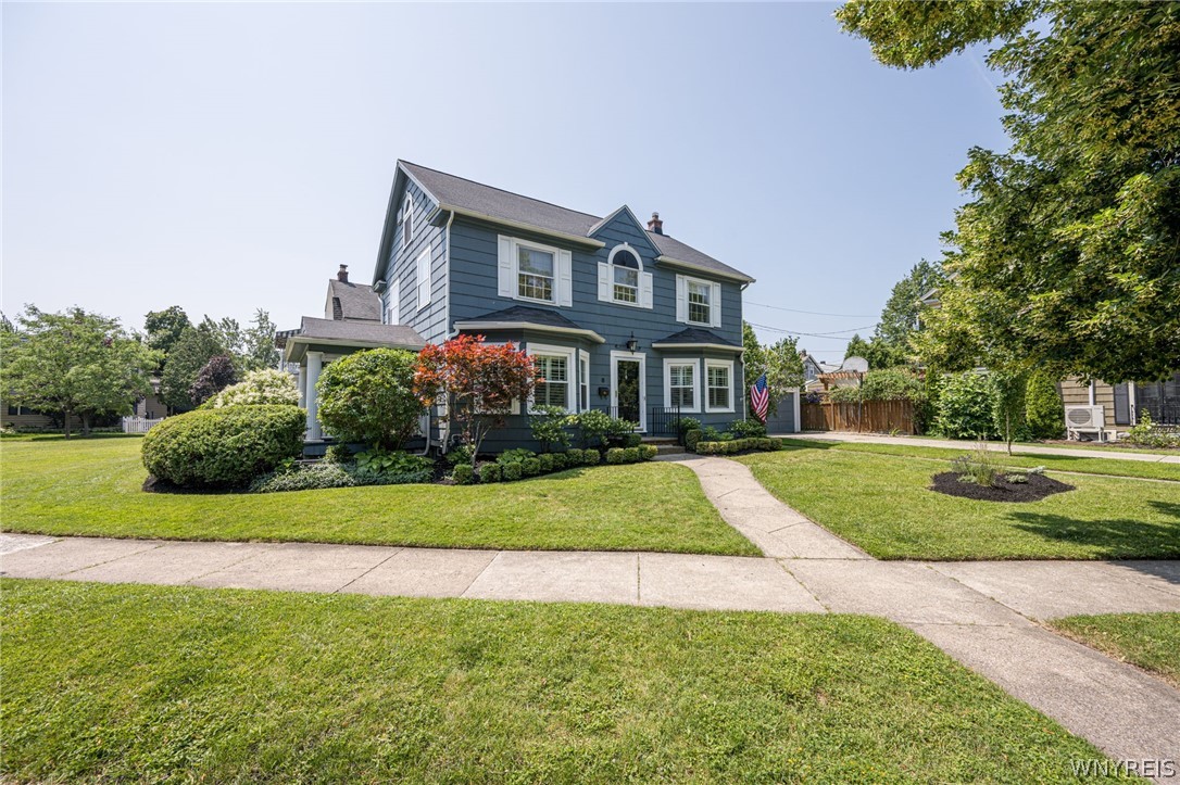 8 North Drive
