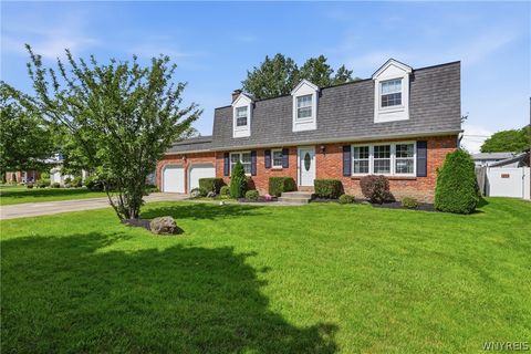 Homes For Sale - 85 Heritage Road<br/> Amherst, NY 14221