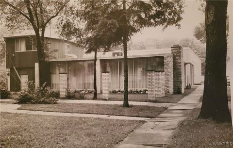 Photo of 13 Hirschfield Drive Dr, Amherst, NY 14221 (MLS # B1654155)