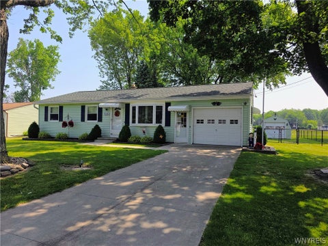 Photo of 7225 Norman Road, Wheatfield, NY 14120 (MLS # B1693401)