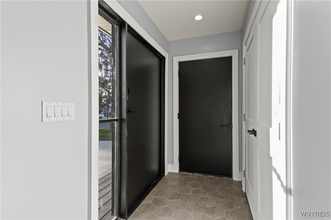 5554 Lake Avenue, Orchard Park, New York image 4