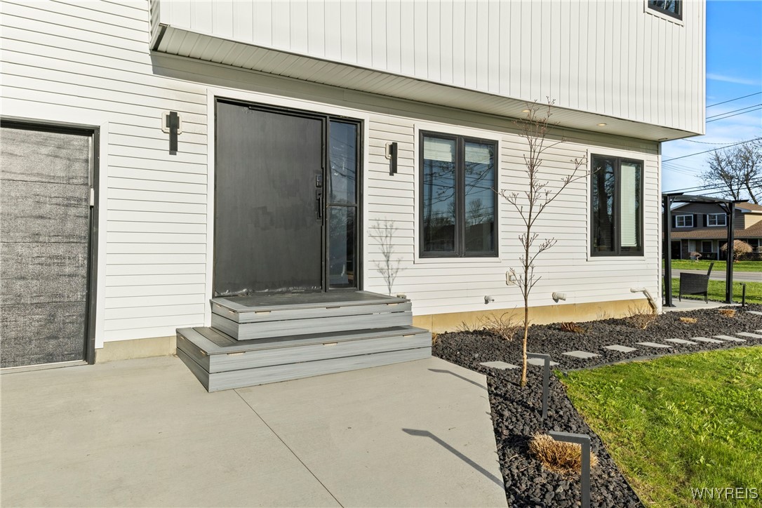 5554 Lake Avenue, Orchard Park, New York image 3
