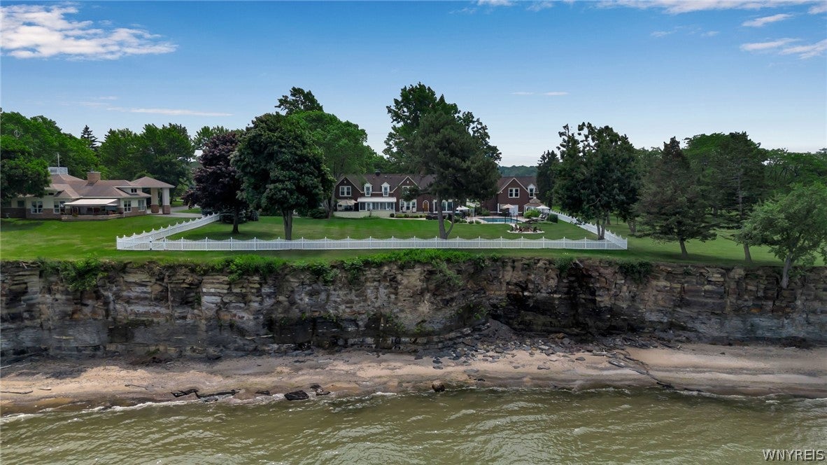 7110 Lake Shore Road