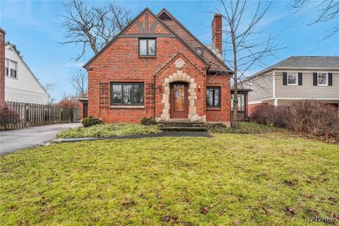 Photo of 30 Bentham Parkway, Amherst, NY 14226 (MLS # B1652422)