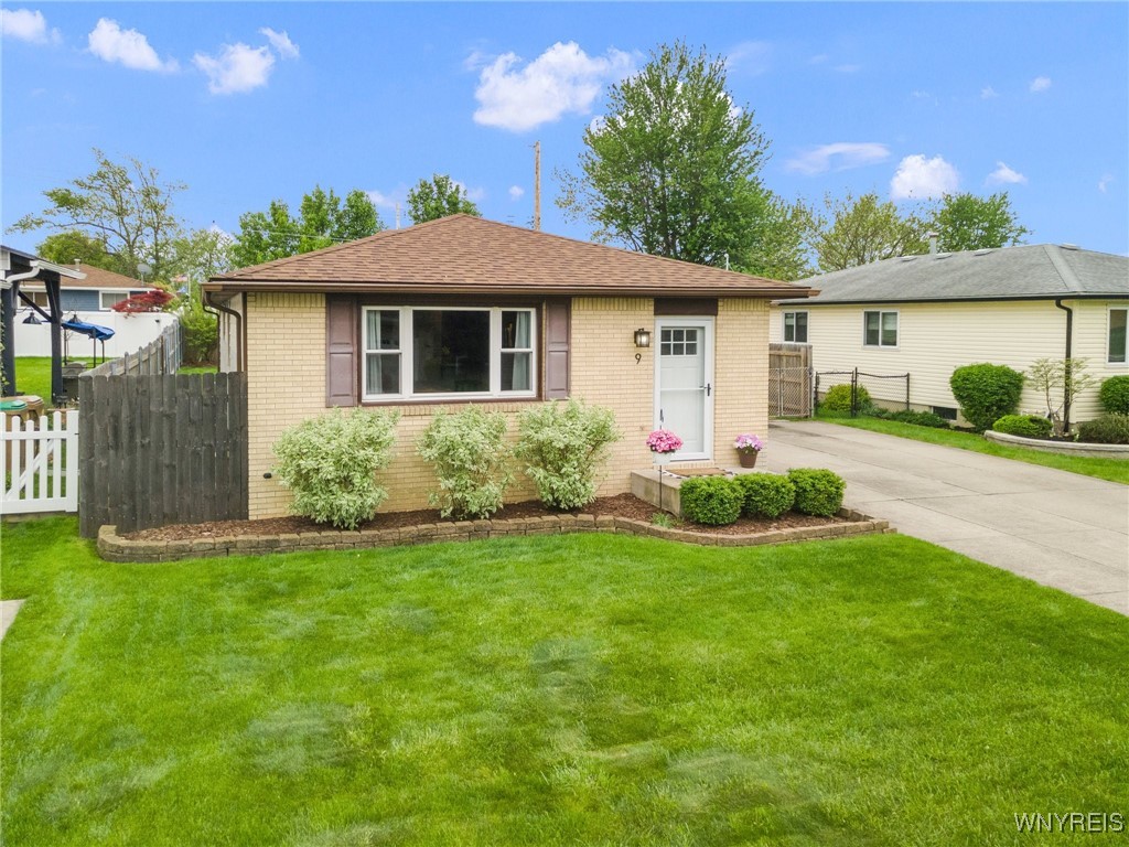9 Oakwood Drive, Cheektowaga, New York image 4