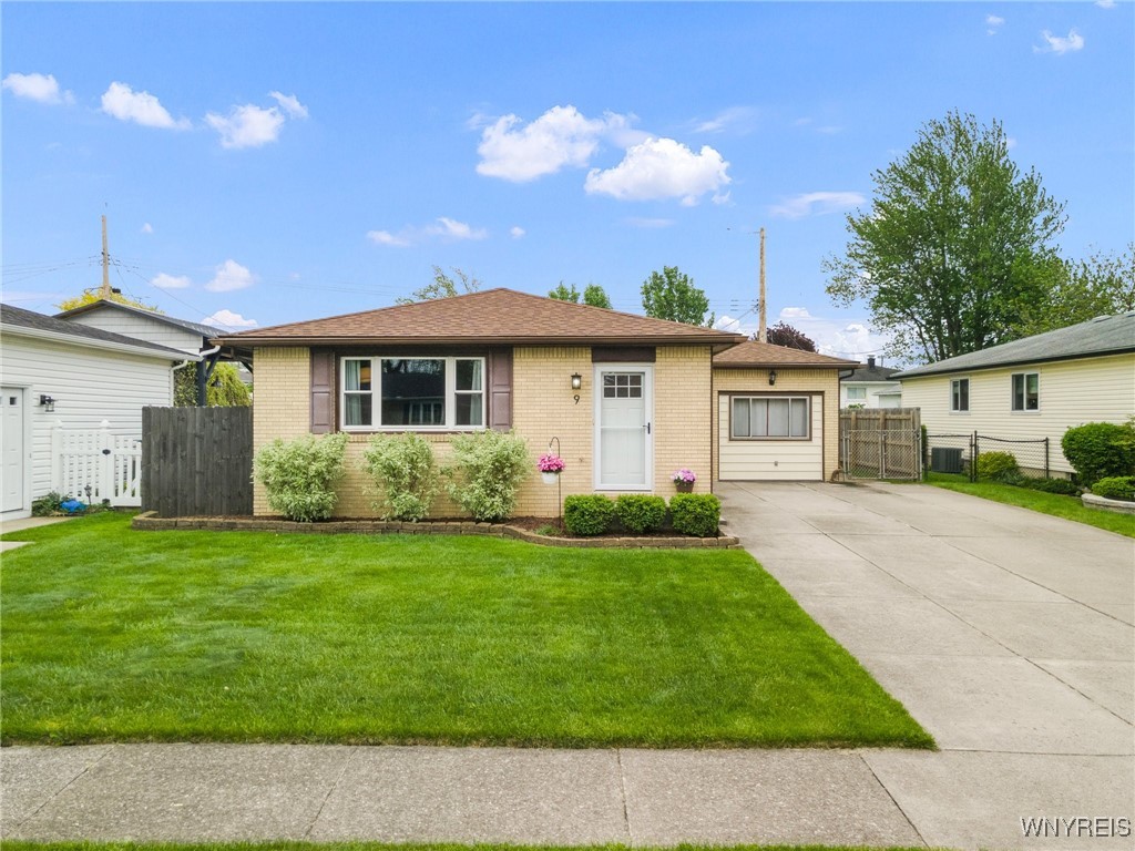 9 Oakwood Drive, Cheektowaga, New York image 1