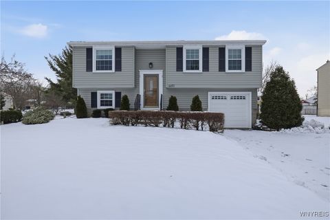 Photo of 6610 Parkwood Drive, Lockport Town, NY 14094 (MLS # B1654793)