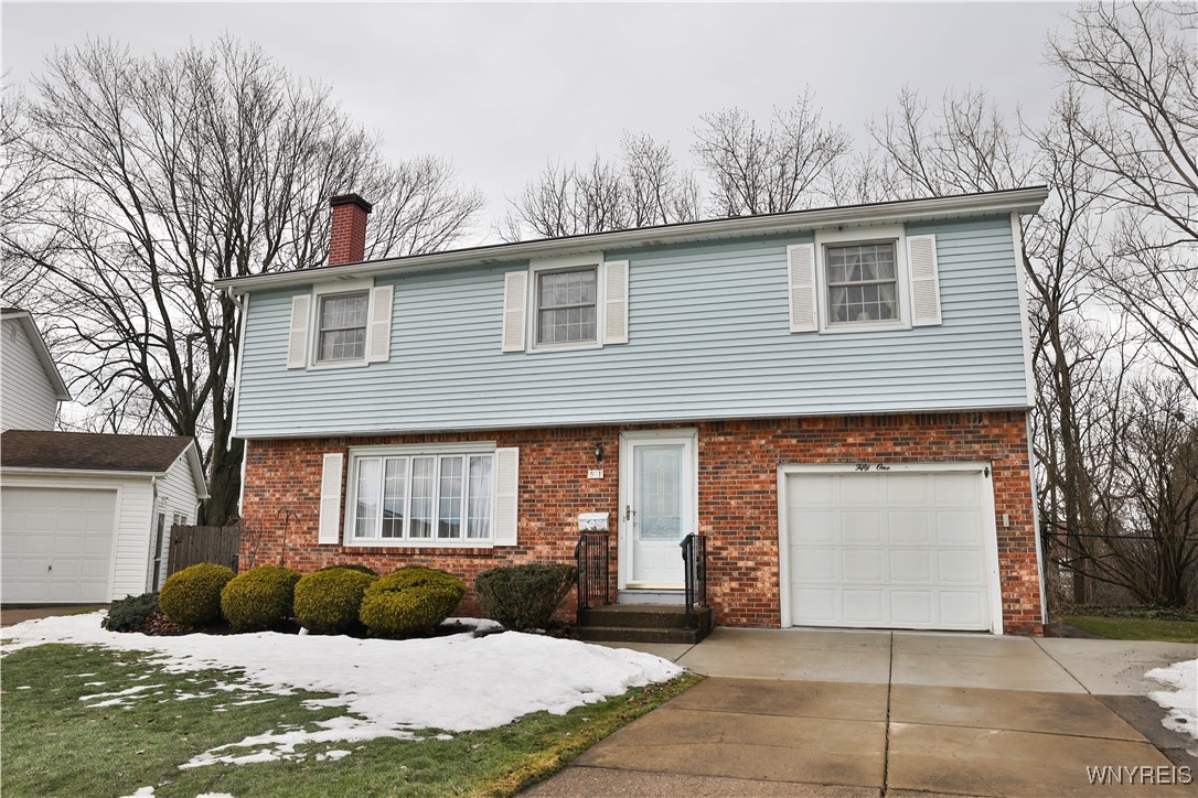 51 Leonard Drive, Lancaster, New York image 1