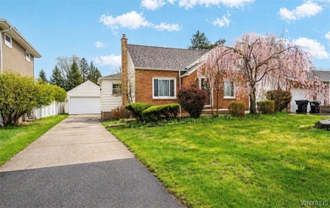 Homes For Sale - 242 Creekside Drive<br/> Tonawanda, NY 14150