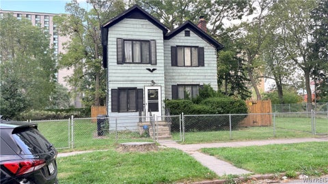Photo of 739 8th Street, Niagara Falls, NY 14301 (MLS # B1717681)